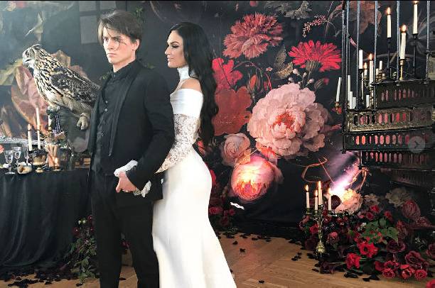 Алена Водонаева сыграла свадьбу