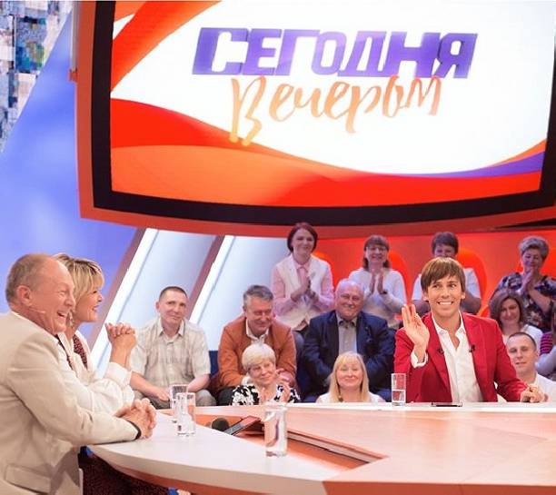 Юлия Меньшова никак не может завоевать сердца поклонников телепрограммы "Сегодня вечером" 