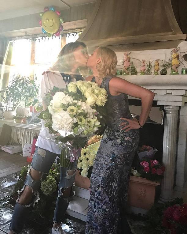 Анастасия Волочкова никак не может забыть страстный поцелуй с новой женой бывшего мужа