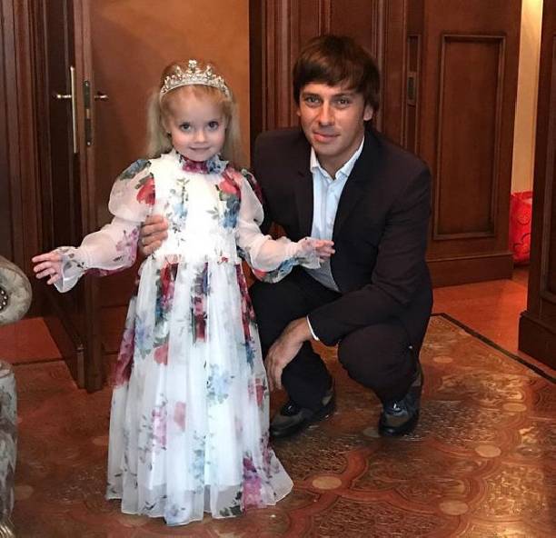 Максим Галкин поделился милой фотографией дочери