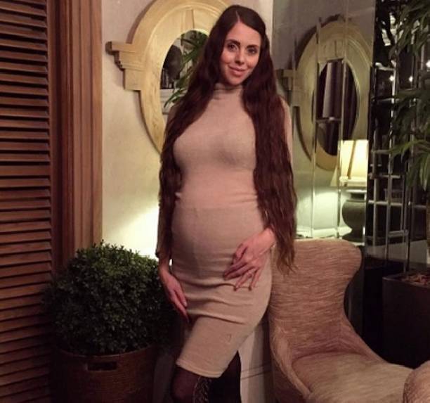 Ольга Рапунцель пользуется накладным животом и врет о своей беременности