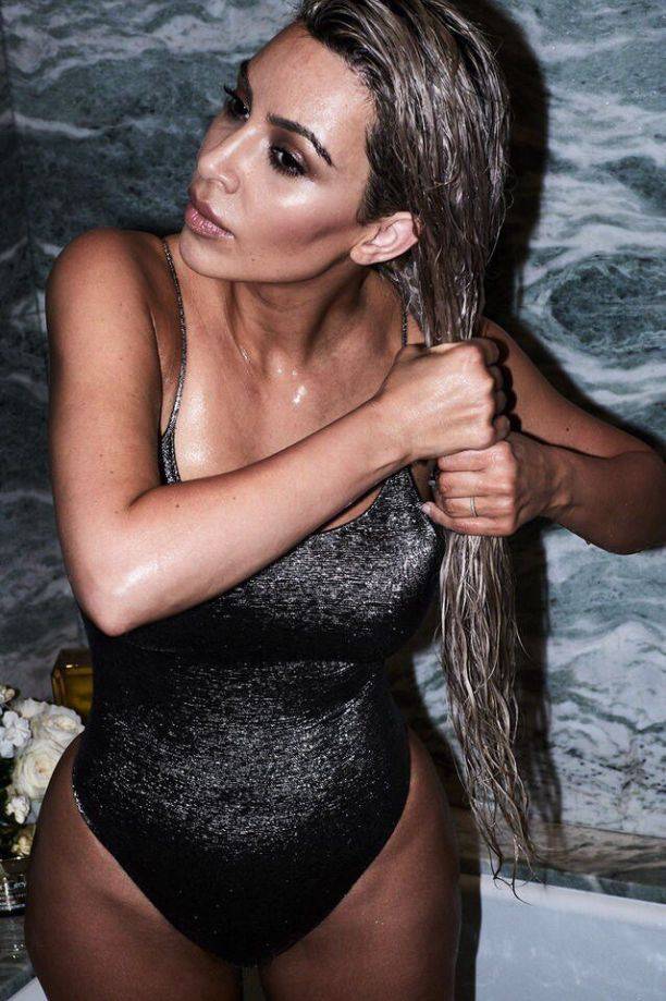 Ким Кардашьян представила сексуальную фотосессию в ванной