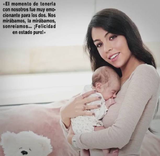Подруга Криштиану Роналду появилась на обложке журнала вместе с его новорожденной дочерью