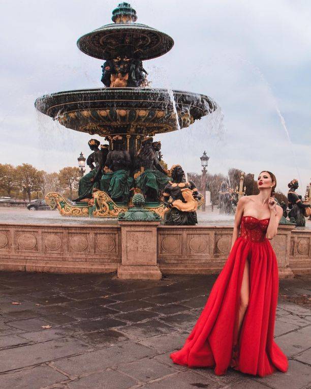В честь 51-ого дня рождения бабушка из Италии снялась в горячей парижской фотосессии