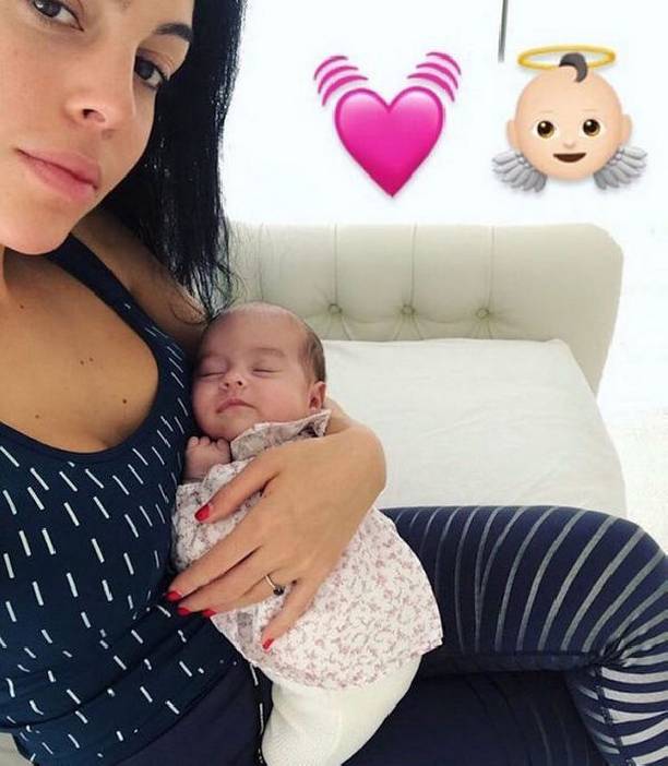 Джорджина Родригес растрогала фанатов милой фотографией с дочерью