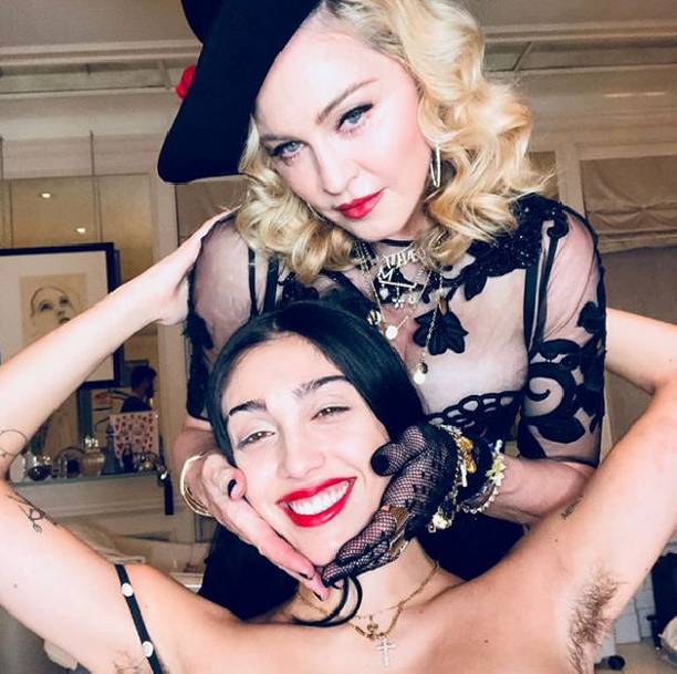 Дочка Мадонны шокировала фанатов небритыми подмышками