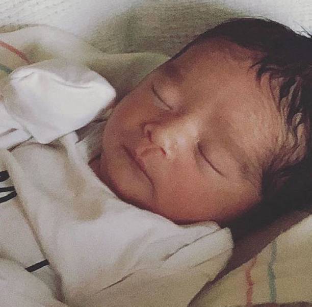 Джессика Альба умилила трогательным фото своего новорожденного сына