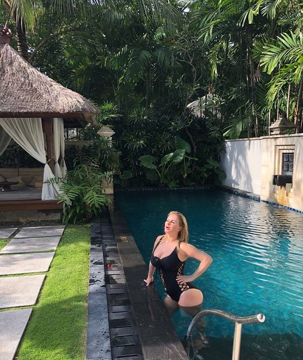 У Анны Семенович появился хештег про «сказочное Бали»