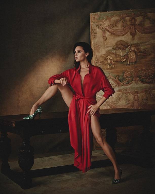 Виктория Бекхэм эффектно раздвинула ноги для журнала Vogue