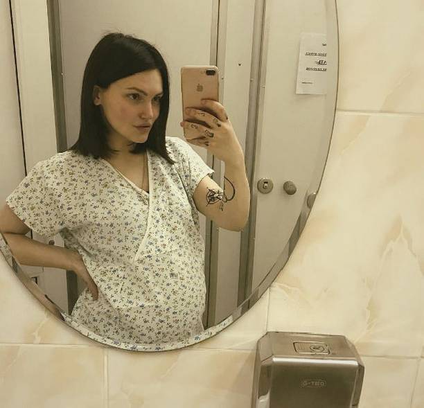 Беременная экс-возлюбленная сына Марии Шукшиной была срочно госпитализирована