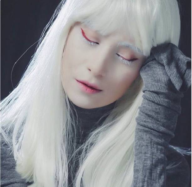 Равшана Куркова стала практически не узнаваемой в образе платиновой блондинки