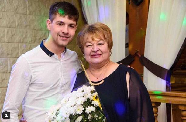 Мама Дмитрия Дмитренко настроена против Ольги Рапунцель