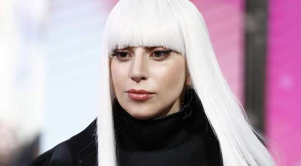Леди Гага снова отменила гастроли из-за неизлечимой болезни