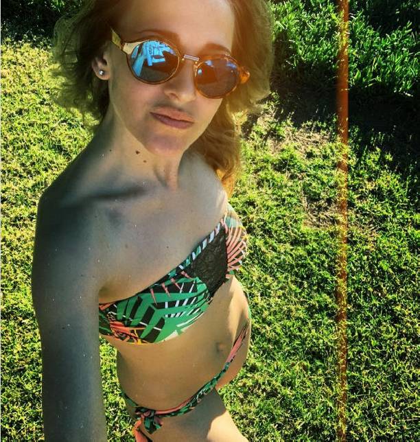 Юлия Ковальчук похвасталась фигурой в купальнике на очередном снимке