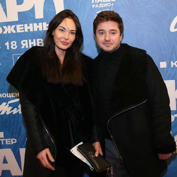 Иван Стебунов женится на матери своего ребенка