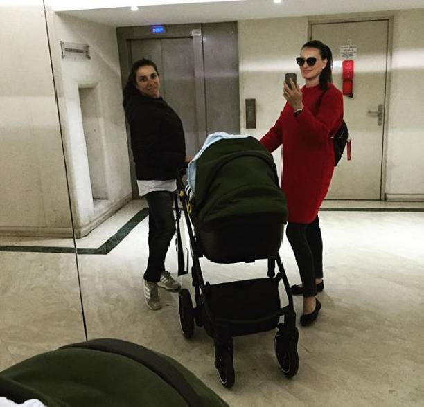 Елена Исинбаева призналась, что быть мамой двоих детей - не легкая задача