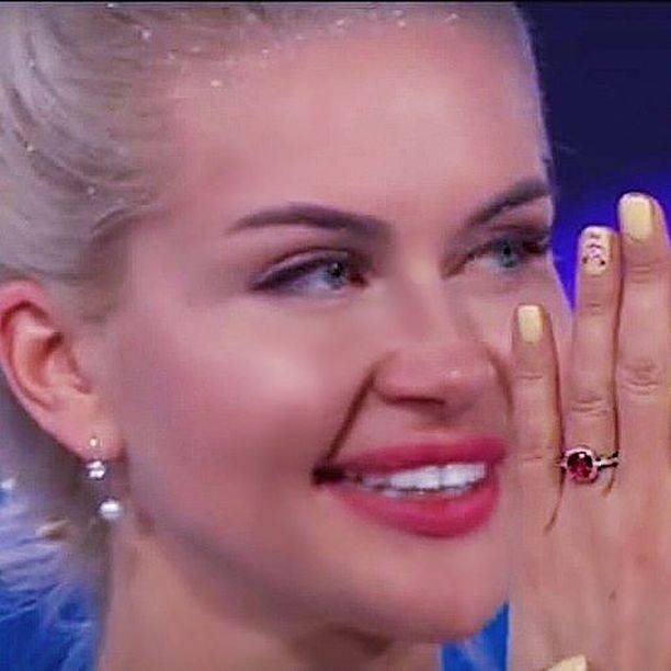 Марина Африкантова носит на пальце 1 миллион рублей