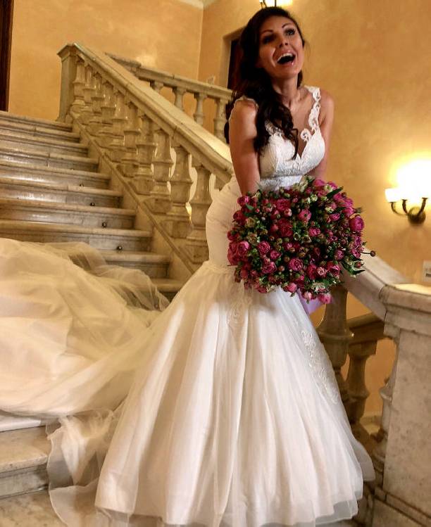 Наталья Бочкарева заинтриговала снимками в свадебном платье