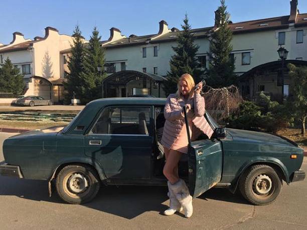 Анастасия Волочкова через соцсети распродает имущество