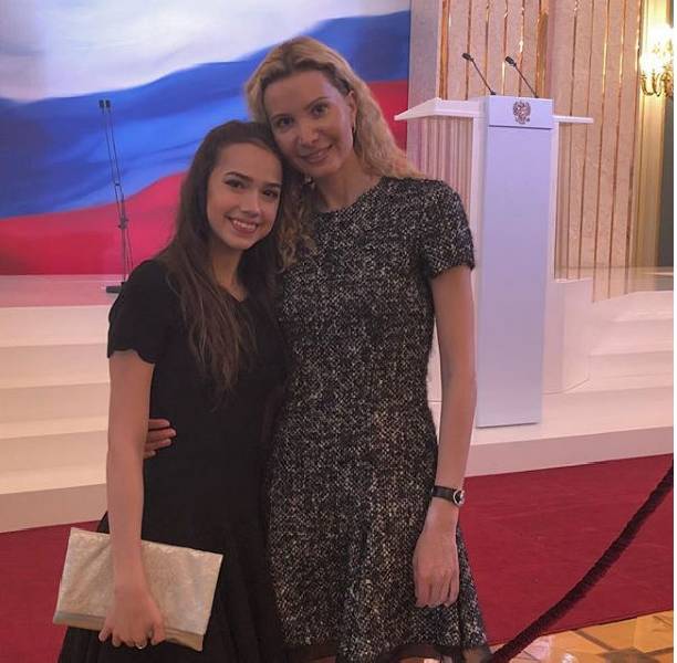 Алина Загитова подарила свою 8-миллионную квартиру родителям