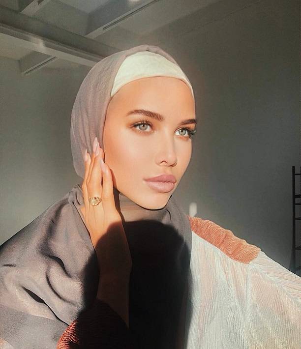 Анастасия Решетова пытается доказать Тимати свою покорность, надев хиджаб