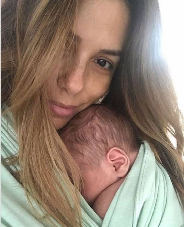 Ева Лонгория поделилась трогательной фотографией с новорожденным сыном