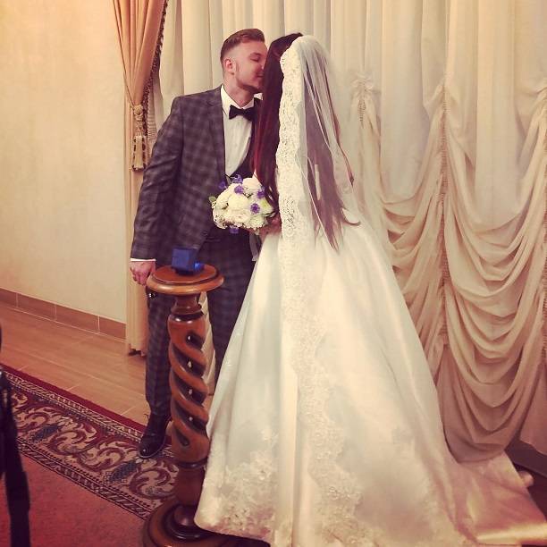 Певица Бьянка поделилась первыми фото со свадьбы