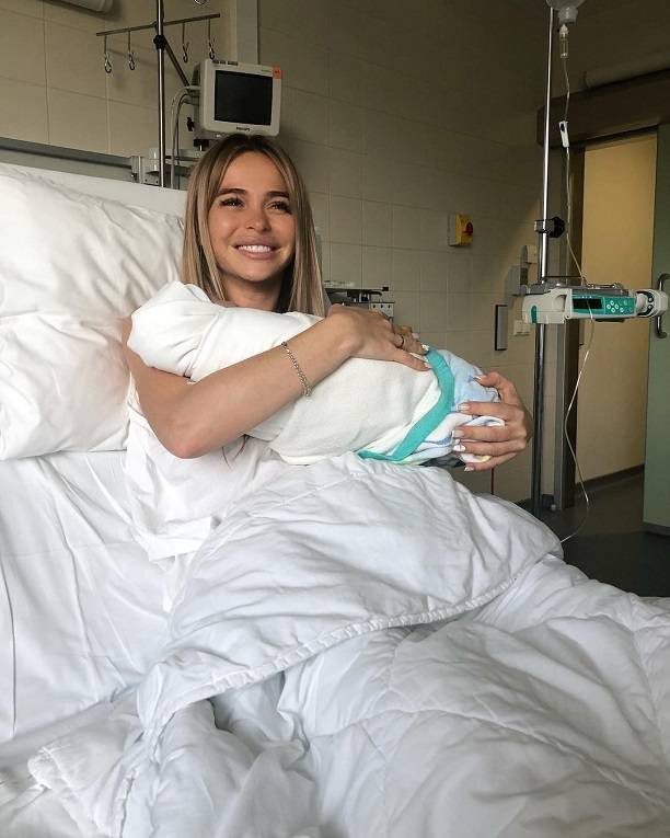 Анна Хилькевич сделала первую фотосесию с новорожденной дочерью