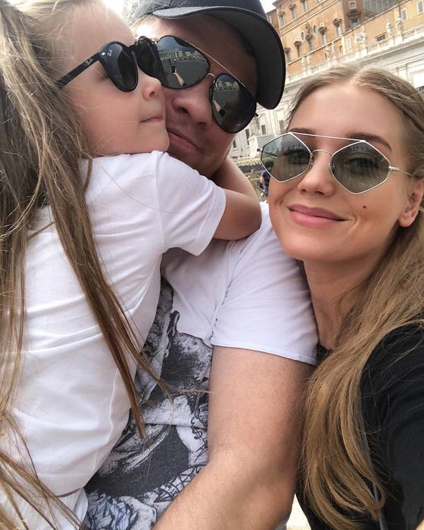 В сети появились фото дочери Кристины Асмус и Гарика Харламова без очков