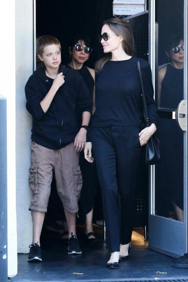 Дочка Анджелины Джоли стала не только выглядеть, но и вести себя, как мальчик