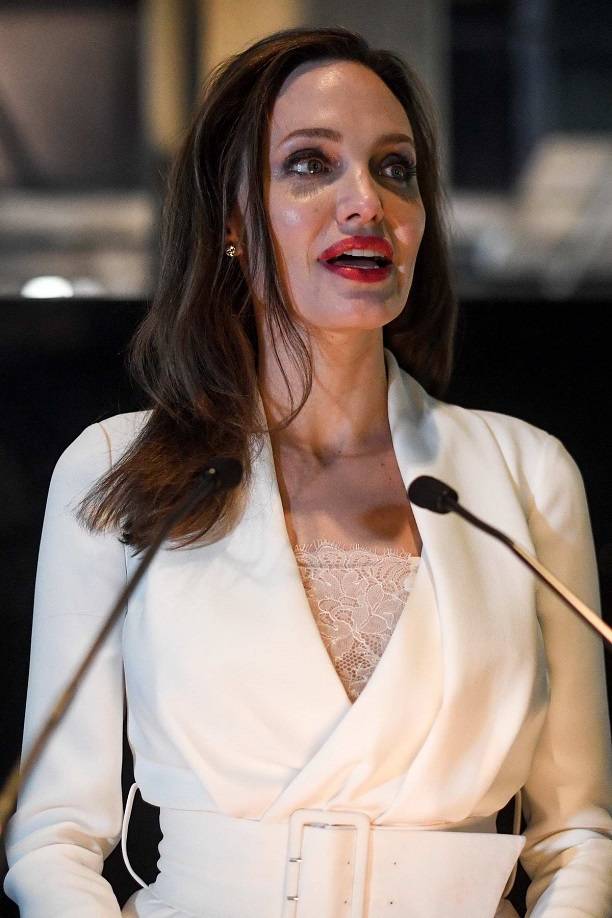 Папарацци сделали восхитительные фотографии помолодевшей Анджелины Джоли