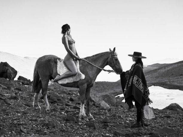 Известная модель съемок в стиле "ню" Мариса Папен обнажилась на просторах Чили