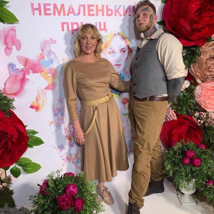 Свадьба сына Елены Яковлевой шокировала сеть – фриковые фото Дениса Шальных с женой