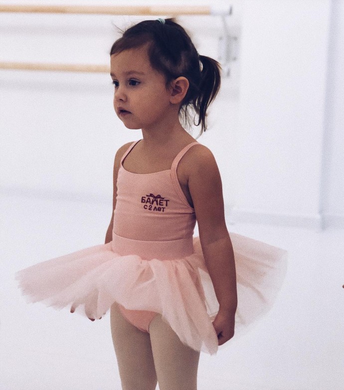 Агата Муцениеце отправила 2-летнюю дочку на балет