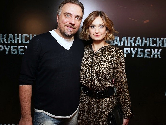 Карина Мишулина в леопардовом платье посетила с мужем премьеру фильма
