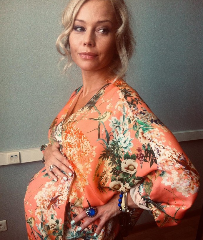 Елена Корикова напомнила о себе неожиданной беременностью