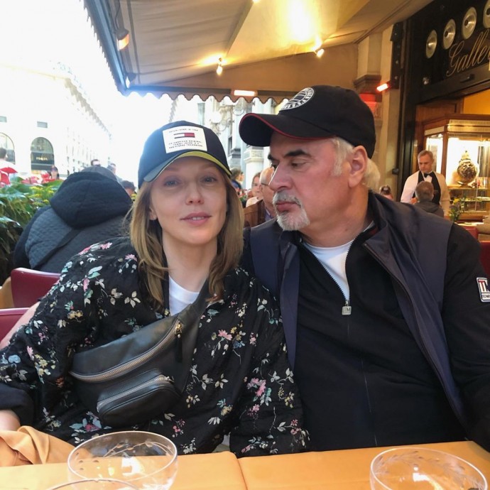 Пока Альбина Джанабаева публикует фото без макияжа, Валерий Меладзе отдыхает в ресторане с бывшей женой
