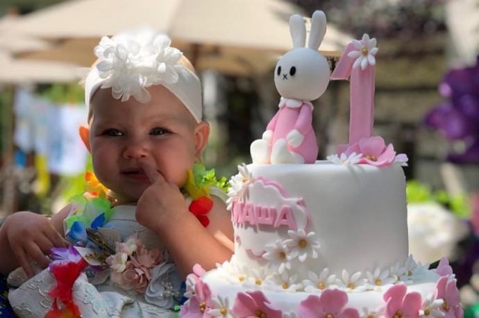 Лера Кудрявцева поделилась фото-отчётом, сделанным в день рождения дочки