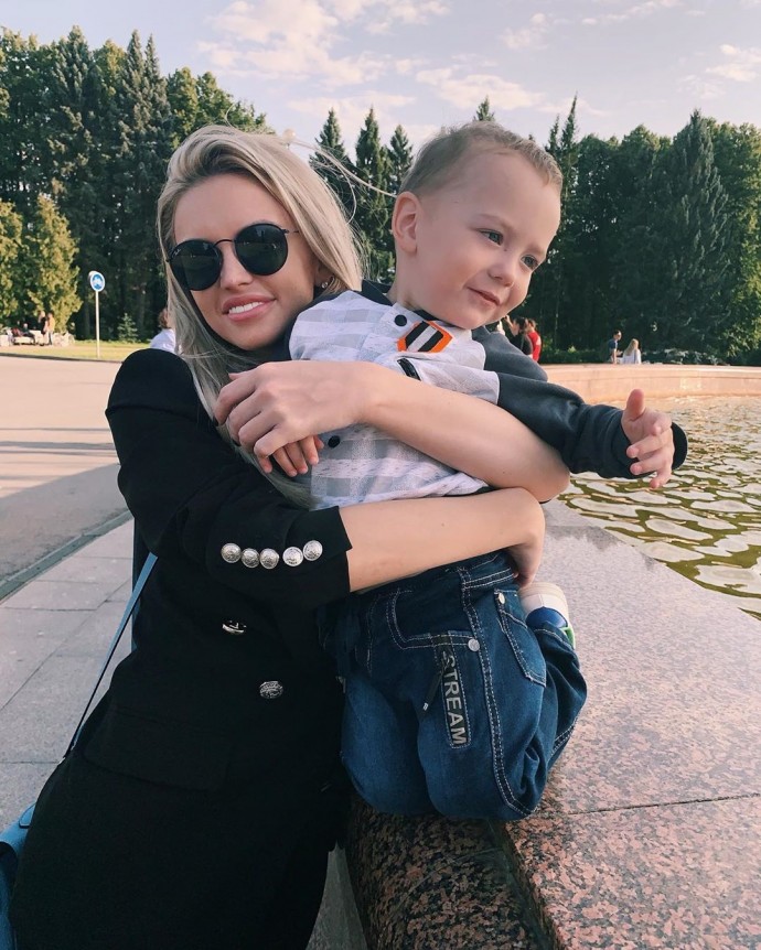 Бывшая жена Александра Кержакова Милана Тюльпанова пытается скрыть, что улетела отдыхать без своего ребенка