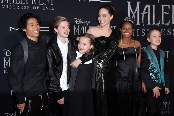 Анджелина Джоли с детьми блеснула на премьере фильма "Малефисента: Владычица тьмы"
