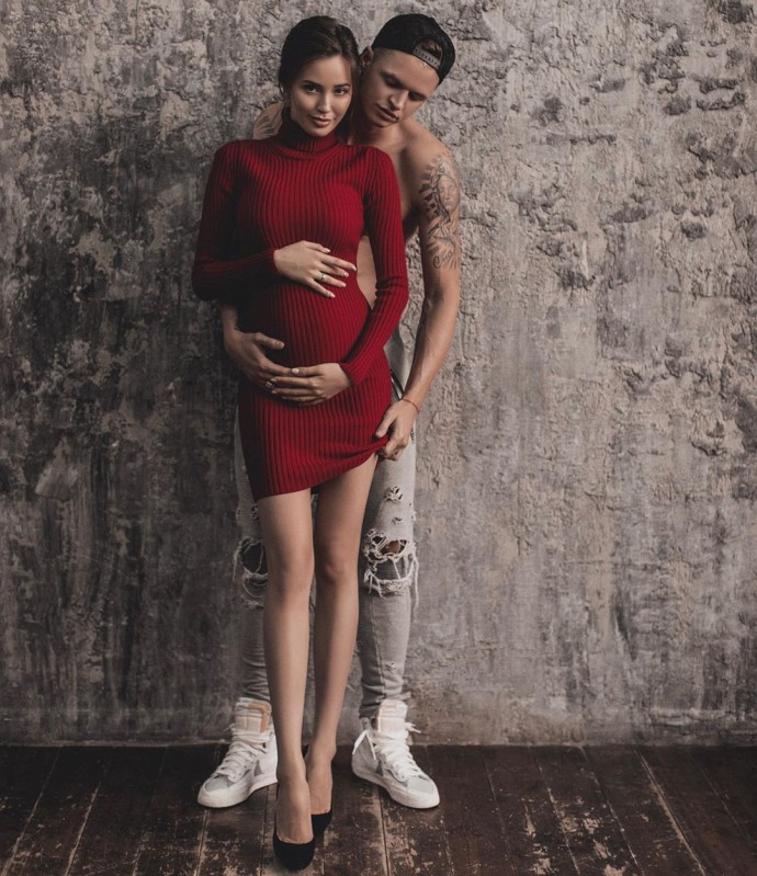 Дмитрий Тарасов разделся, чтобы сделать красивую фоточку с беременной Анастасией Костенко