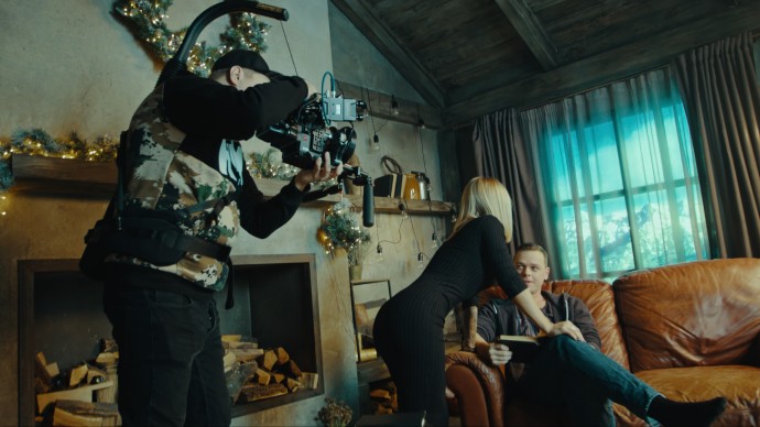 Виктория Цатурян презентовала клип на песню "Пол-лимона", в котором снялся актёр известного сериала