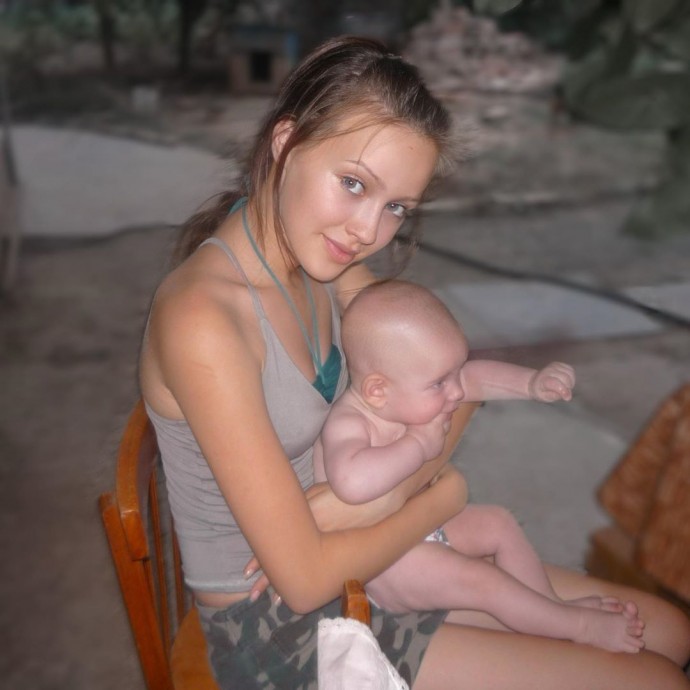 "На Джоли похожа": Анастасия Костенко поделилась фотографией из юношества