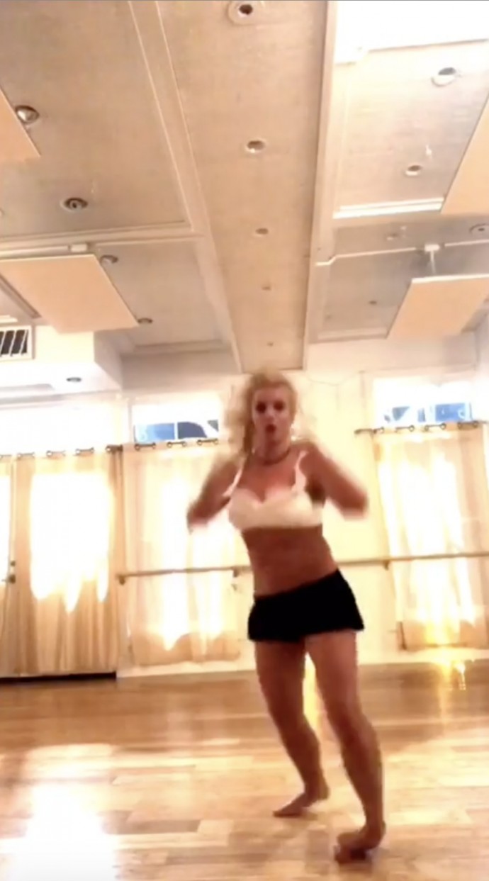 "Я не танцевала шесть месяцев": Бритни Спирс показала как сломала ногу