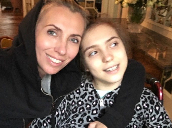 "Призываю вас не быть равнодушными": Светлана Бондарчук поделилась фотографией с особенной дочерью