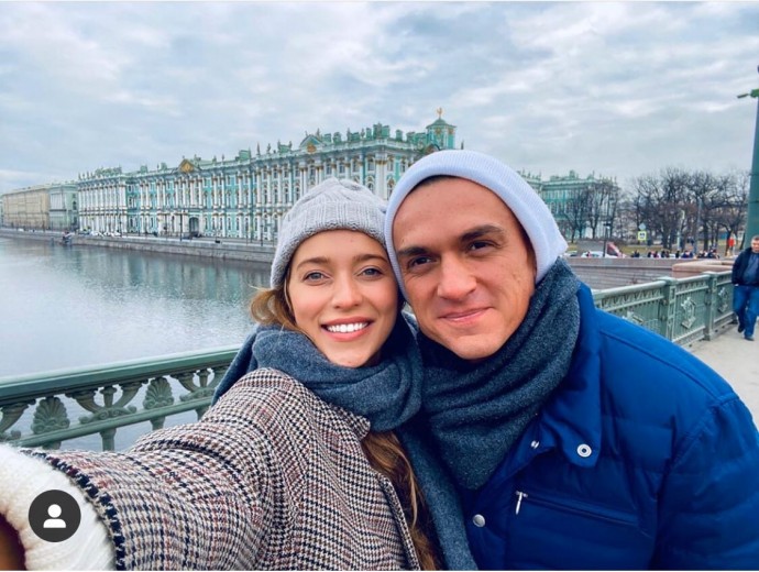"Муж увез": Влад Топалов и Регина Тодоренко отметили праздник в Питере
