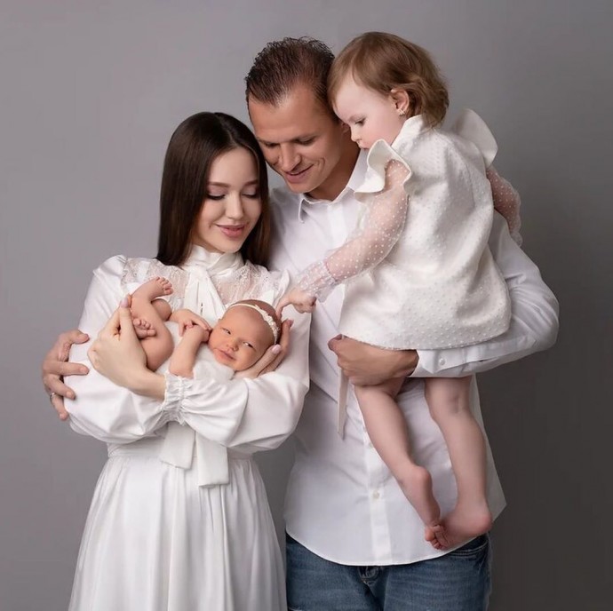 Дмитрий Тарасов и Анастасия Костенко показали лицо младшей дочери