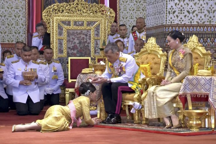 Король Тайланда показал на личном примере как превратить карантин в райское наслаждение