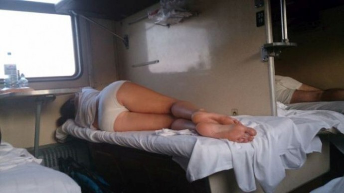 Сексуальные девушки всегда находят своего зрителя в поездах России