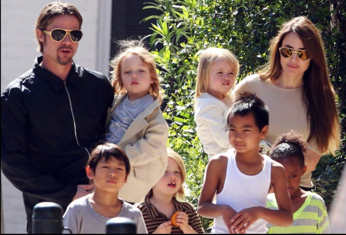 Брэд Питт и Анджелина Джоли договорились о том, что их дети будут учиться в обычной школе
